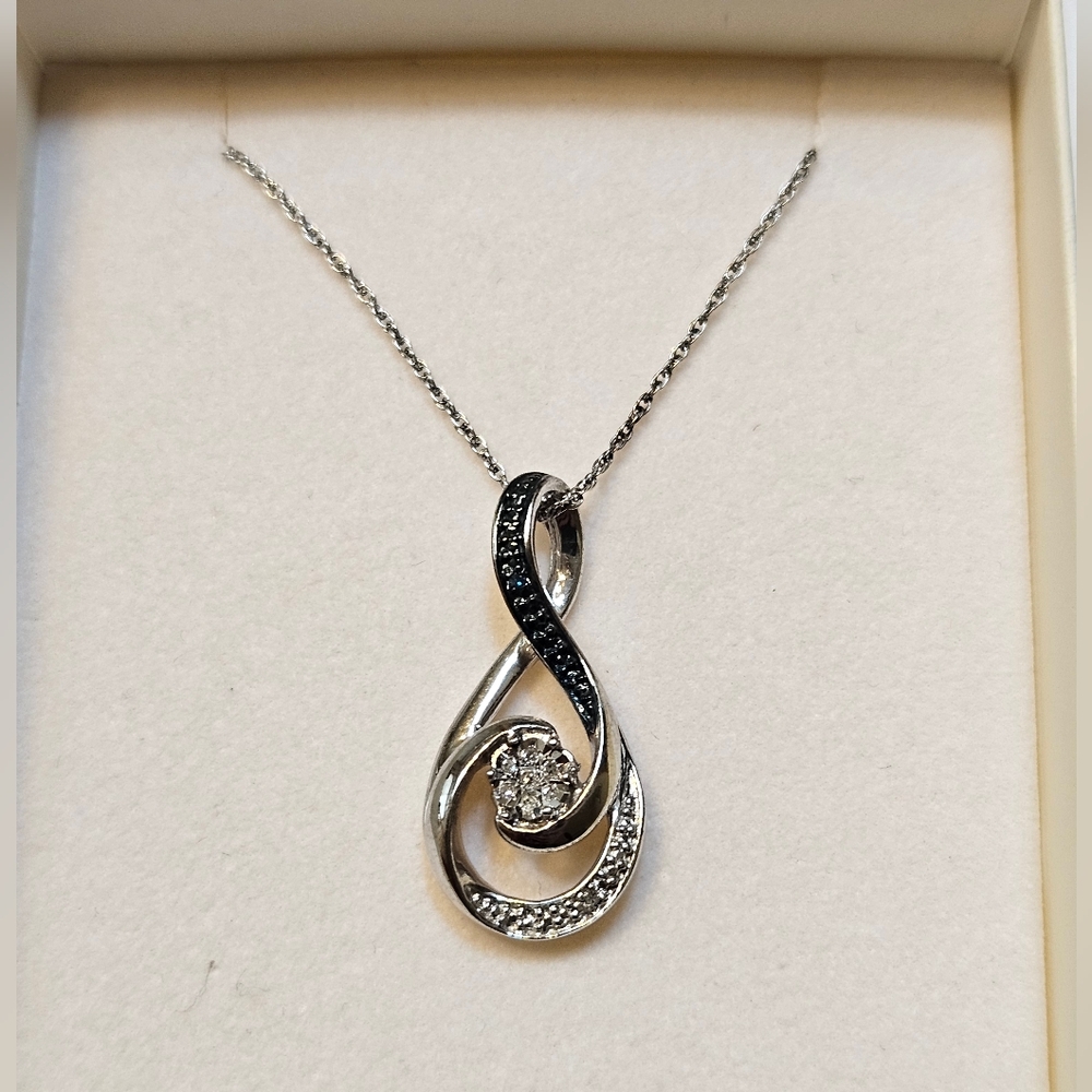NIB Kay Jewelers 925 Infinity Diamond White And Black Pendant Necklace
